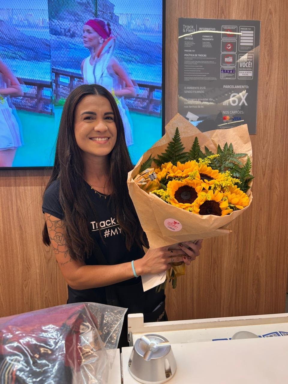 Cesta café da manhã com flores Viellen Flores Salvador