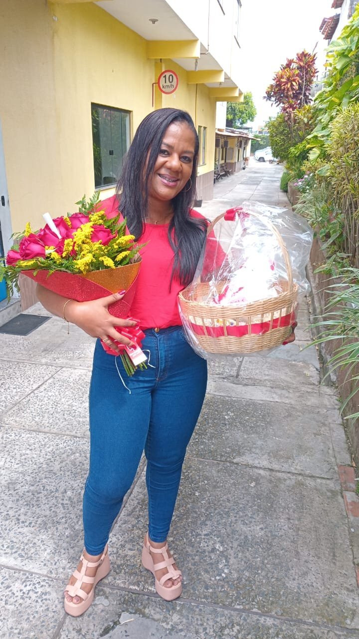 Cesta com flores entrega rápida em Salvador