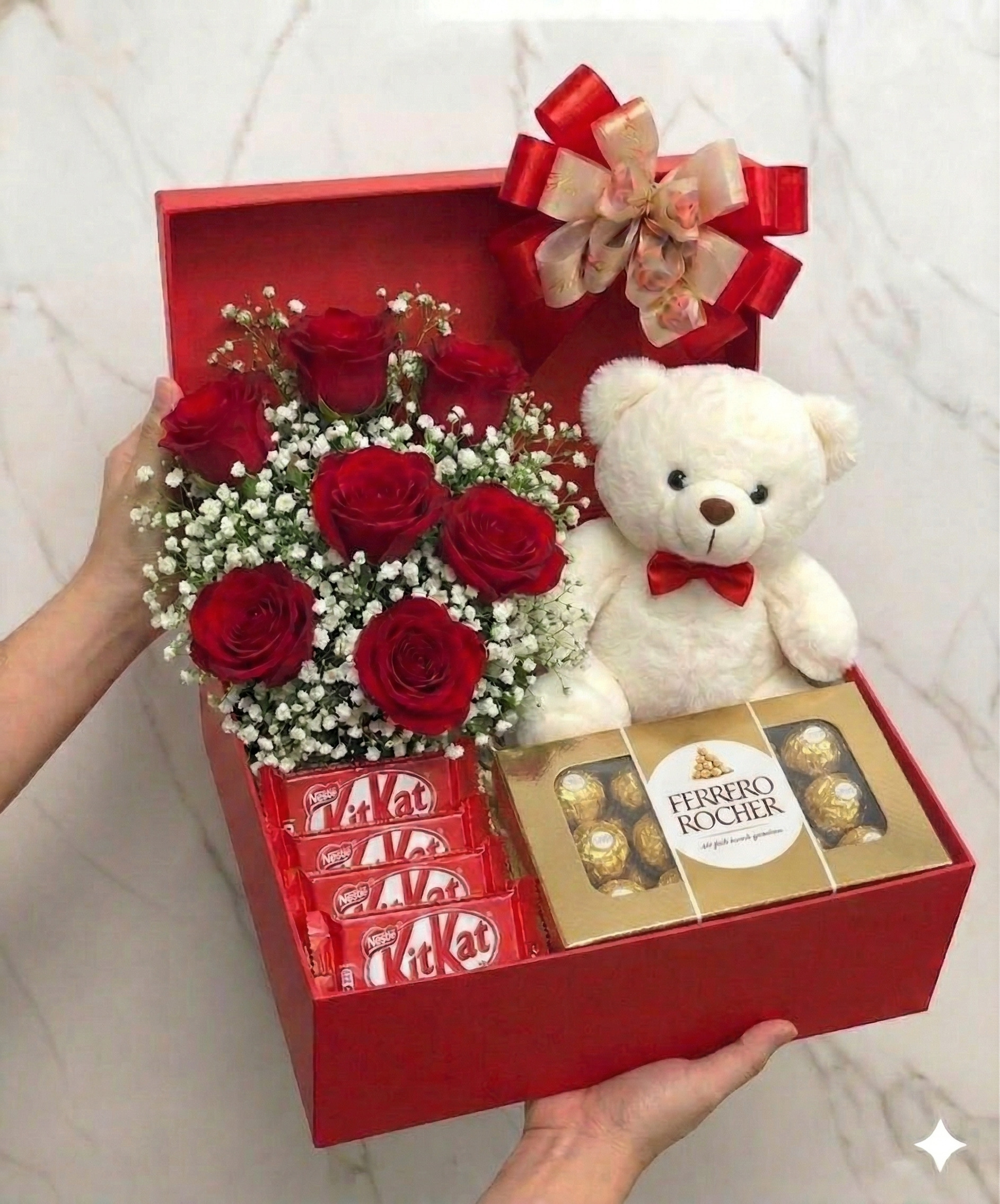 Box Romântico Rosas Ferrero KitKat Pelúcia