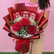 Buquê 3 Rosas Vermelhas + 3 KitKat — Floricultura Salvador