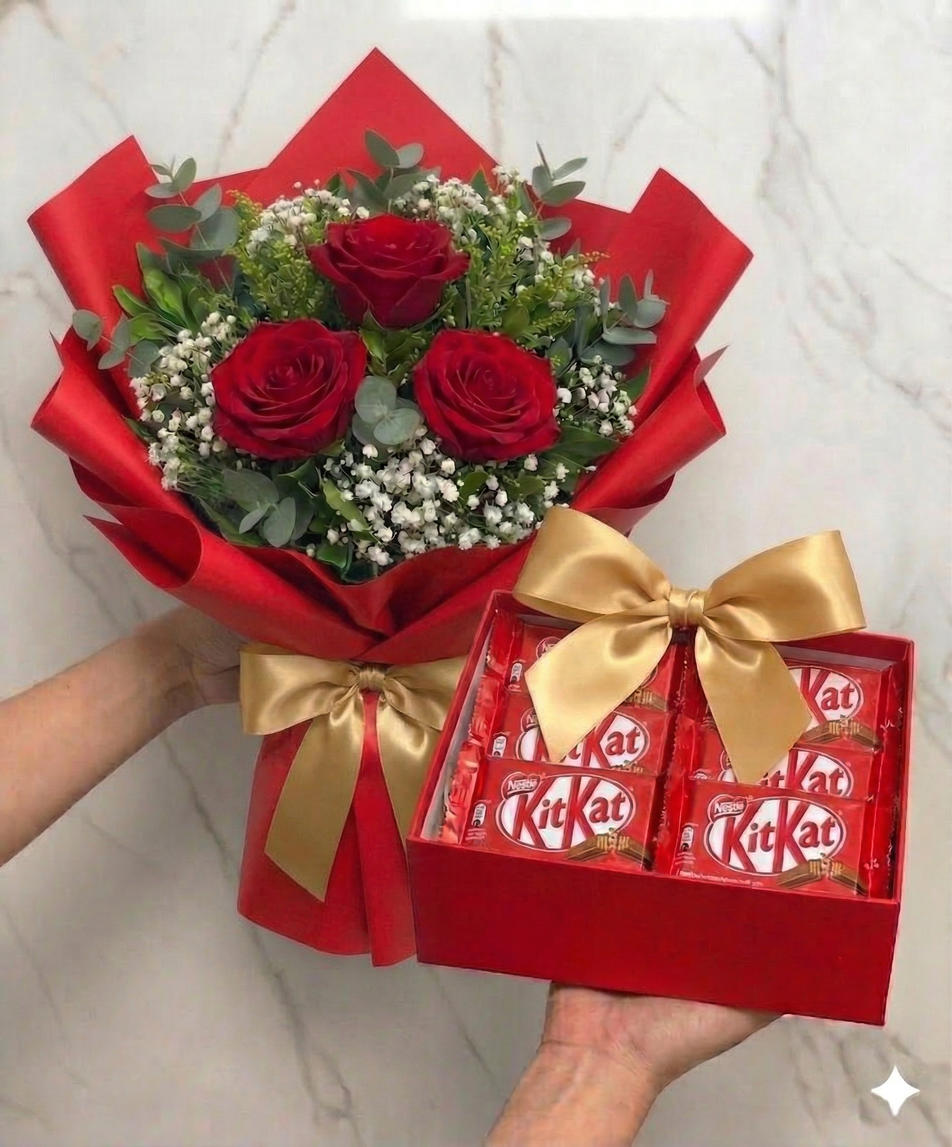 Buquê 3 Rosas Vermelhas + Box KitKat