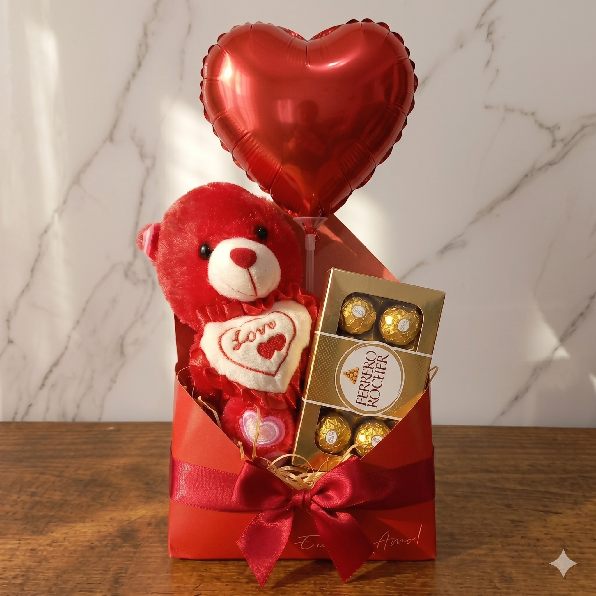 Kit Eu Te Amo — Urso Vermelho Love, Ferrero Rocher e Balão Coração Vermelho em Embalagem Especial