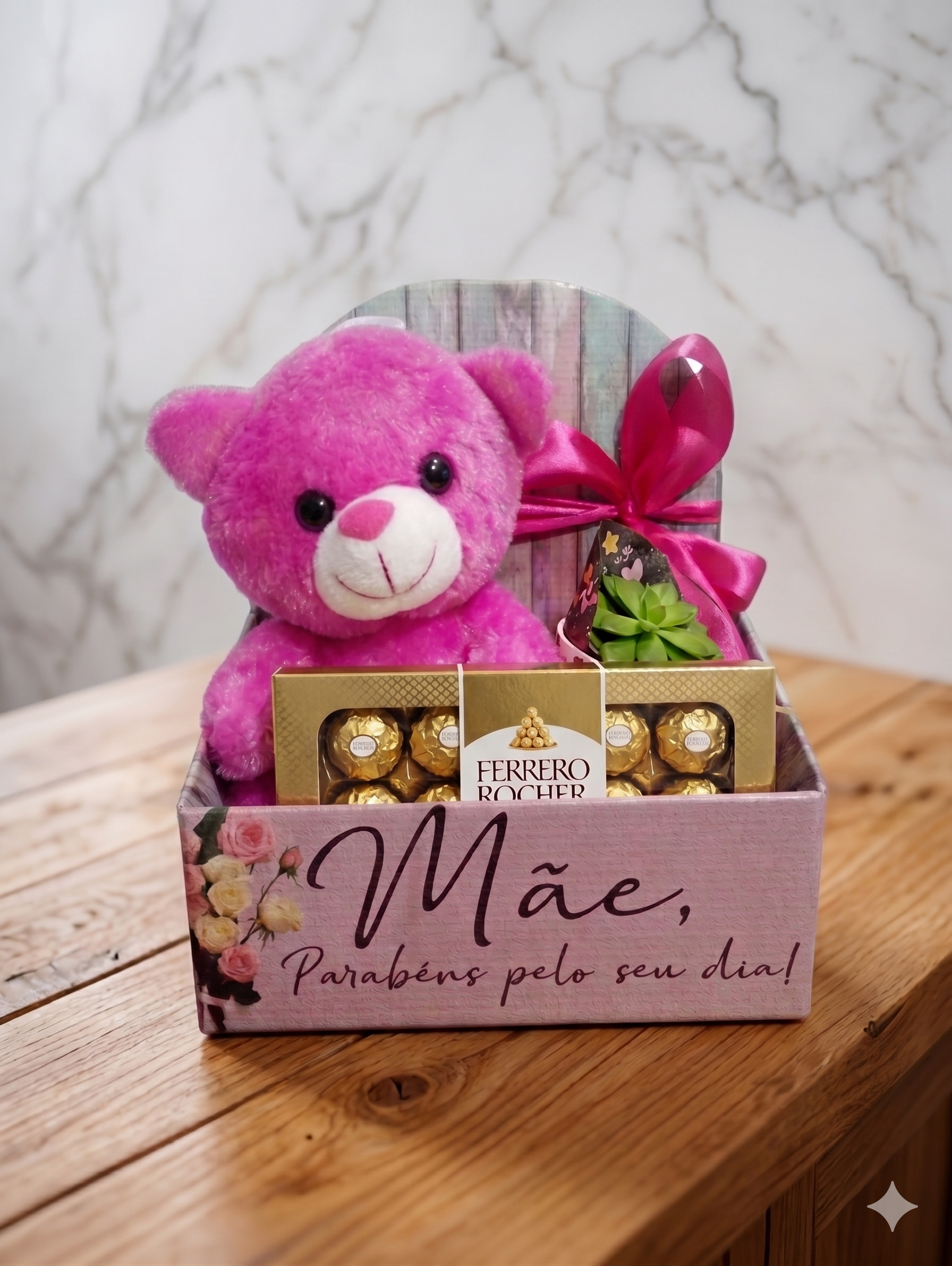 Kit Dia das Mães — Urso de Pelúcia Rosa, Ferrero Rocher e Suculenta em Caixa Personalizada